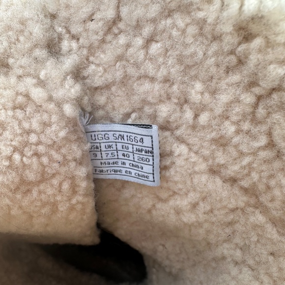 Women’s Ugg Leather Boots Size 9 - Picture 3 of 5